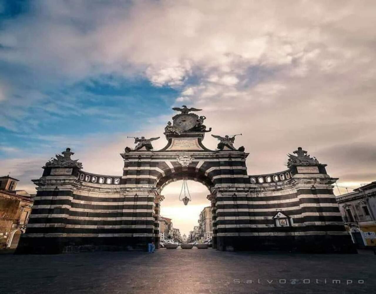Maison Ventimiglia 83 Catania Bagian luar foto